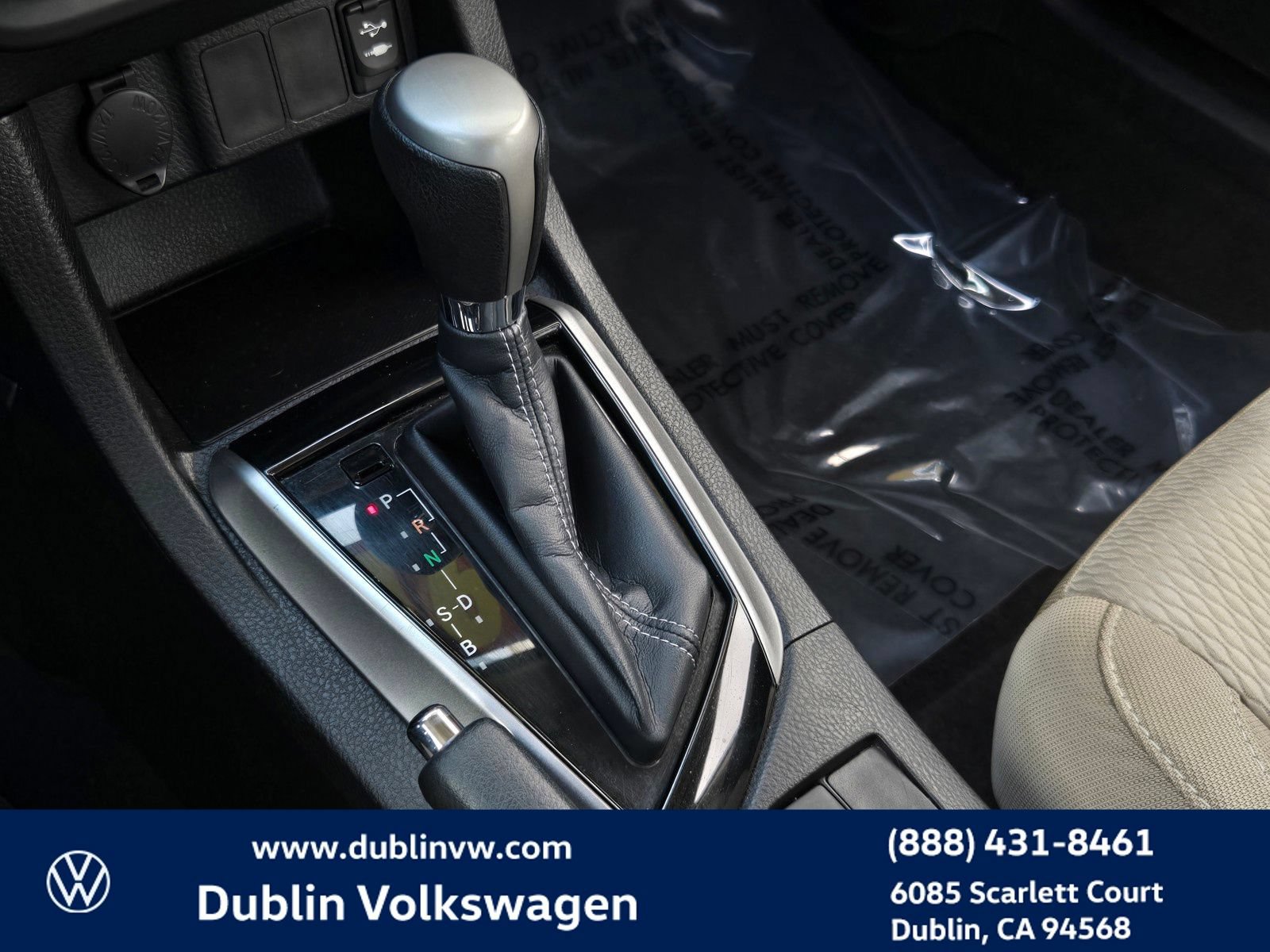 Used 2015 Toyota Corolla LE w/ Body Protection Package #2 FWD image 17