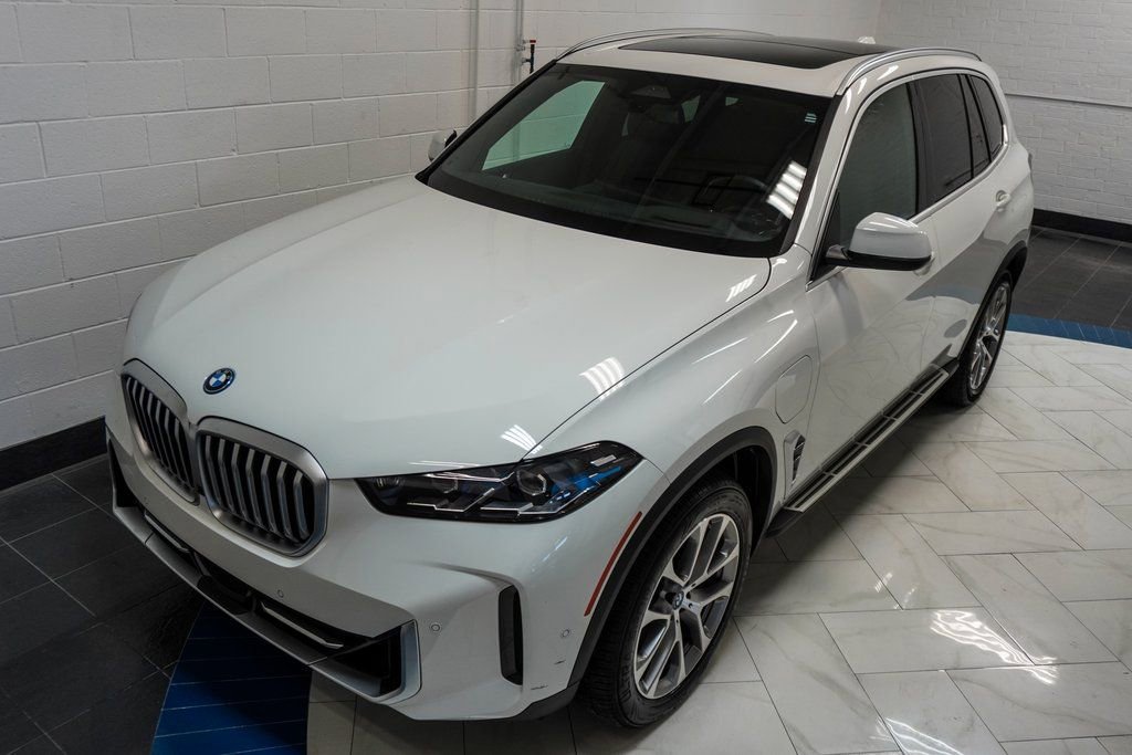 Used 2025 BMW X5 xDrive50e AWD/4WD image 40