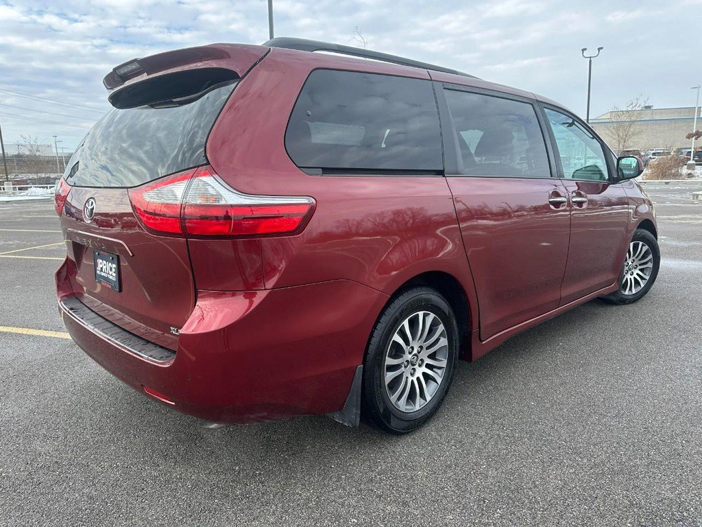Used 2018 Toyota Sienna XLE Premium image 6
