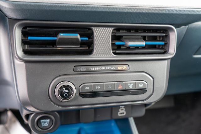 New 2025 Ford Maverick XLT w/ XLT Luxury Package image 17