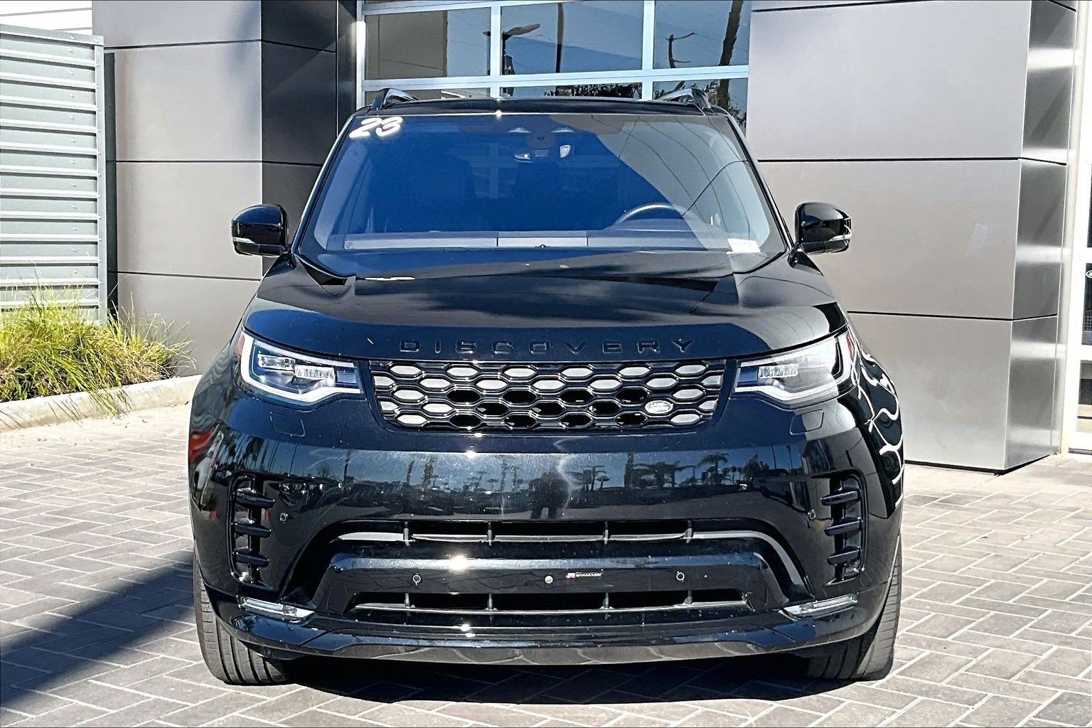 Used 2023 Land Rover Discovery S R-Dynamic image 2