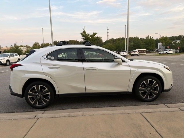 Used 2022 Lexus UX 200 w/ Premium Package FWD image 5