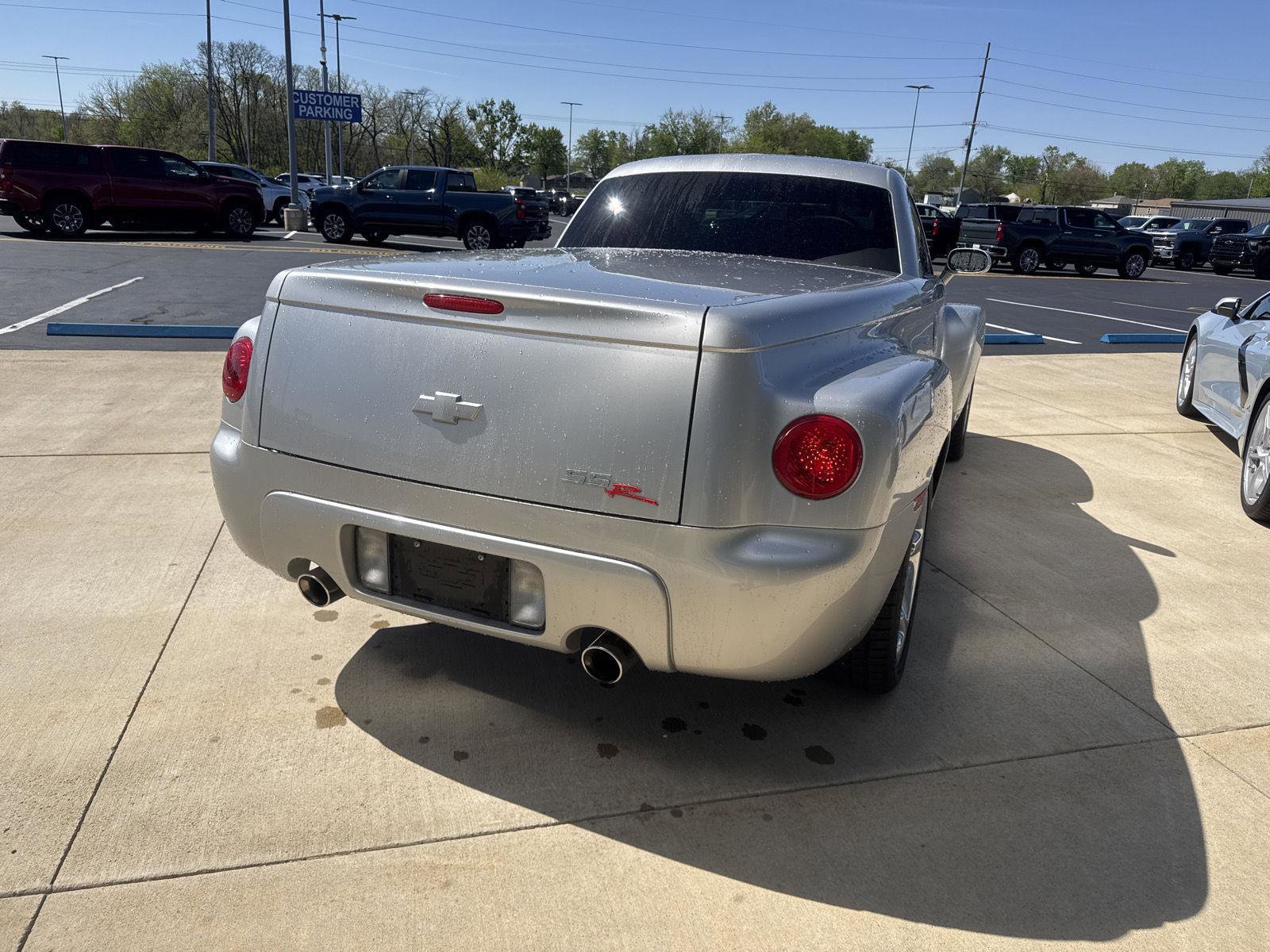 Used 2006 Chevrolet SSR w/ Preferred Equipment Group RWD image 3
