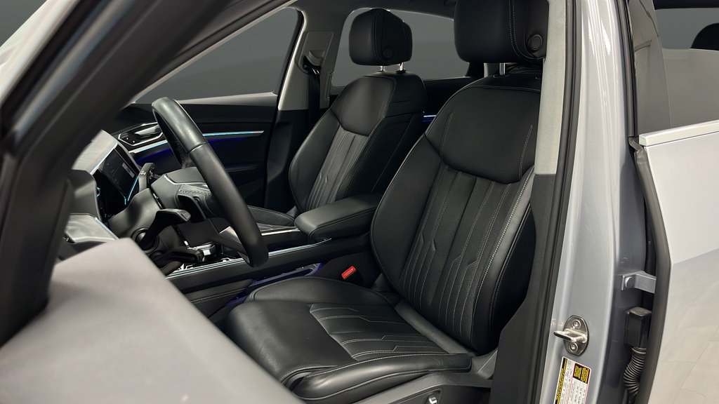 Used 2022 Audi e-tron Prestige w/ Prestige Package AWD/4WD image 9