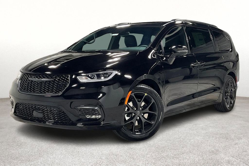 New 2026 Chrysler Pacifica Limited w/ Uconnect Theater Family Group FWD image 2