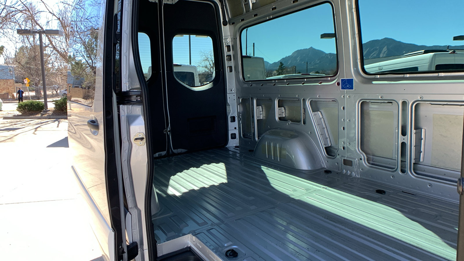 Used 2022 Mercedes-Benz Sprinter 2500 image 20