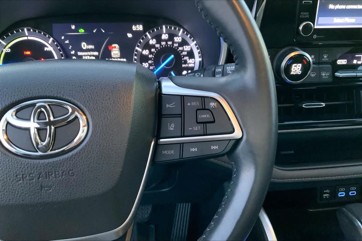 Used 2022 Toyota Highlander XLE AWD/4WD image 24