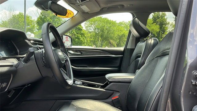 Used 2022 Jeep Grand Cherokee Limited image 10