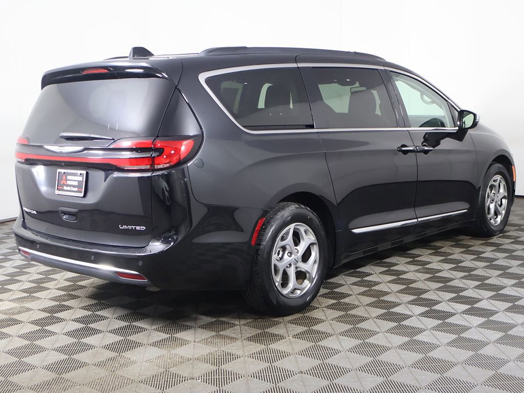 Used 2023 Chrysler Pacifica Limited image 13