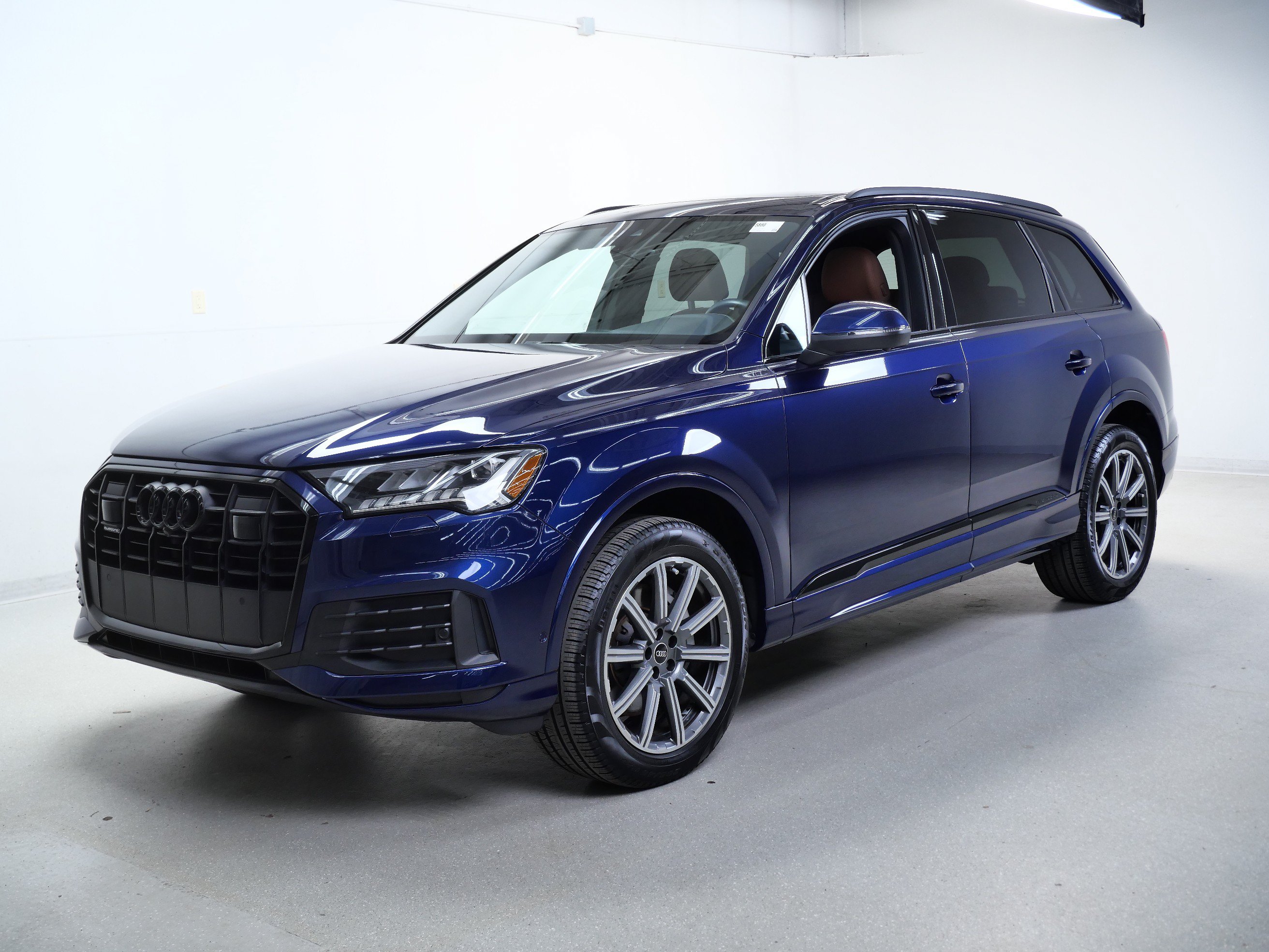 Used 2023 Audi Q7 2.0T Premium Plus w/ Premium Plus Package AWD/4WD image 9