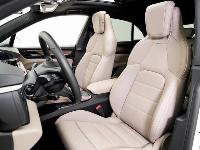 Certified 2025 Porsche Macan Electric image 5