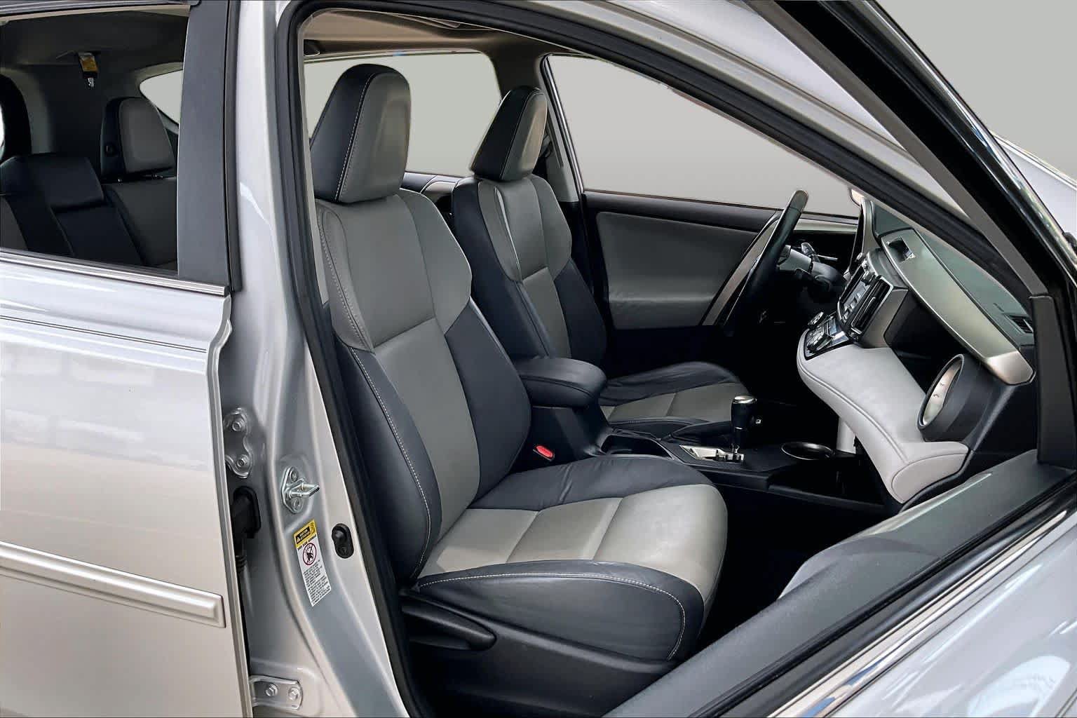 Used 2015 Toyota RAV4 Limited w/ Technology Package FWD image 9