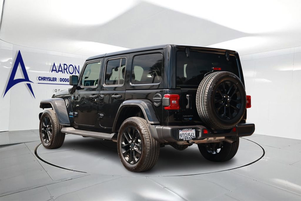 Used 2025 Jeep Wrangler Unlimited Sahara image 2