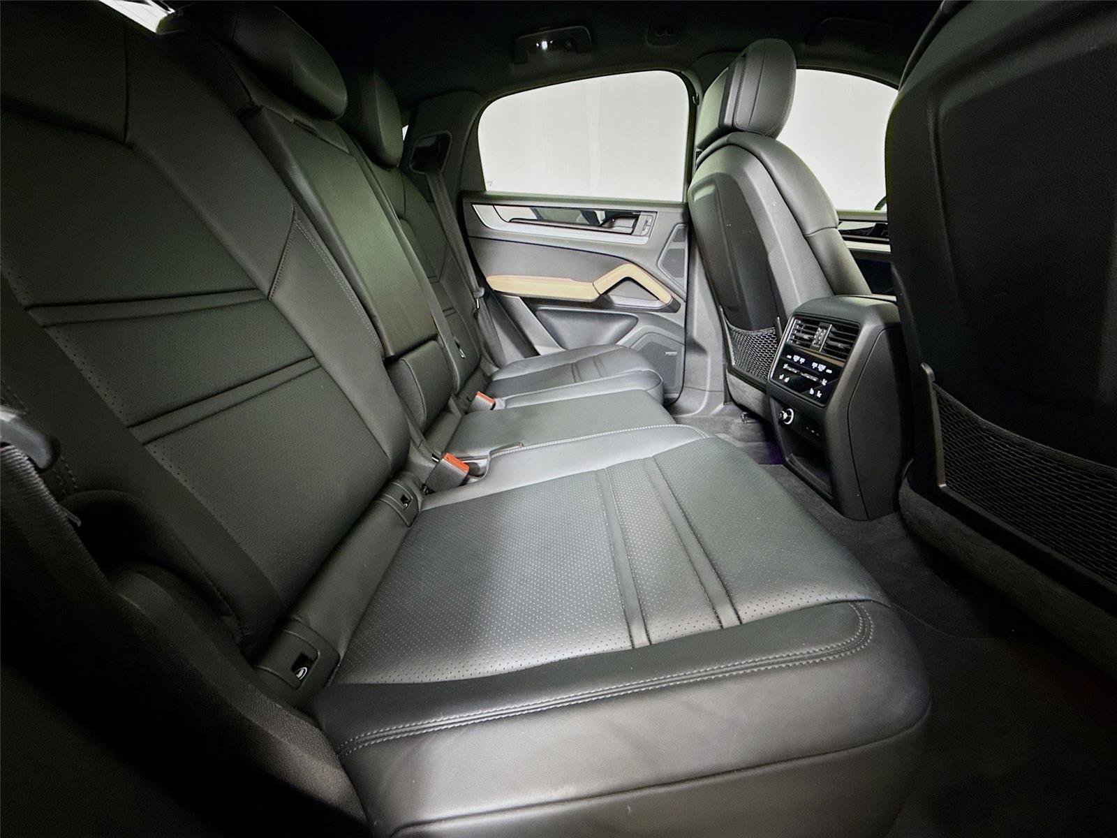 Used 2024 Porsche Cayenne Coupe AWD/4WD image 22