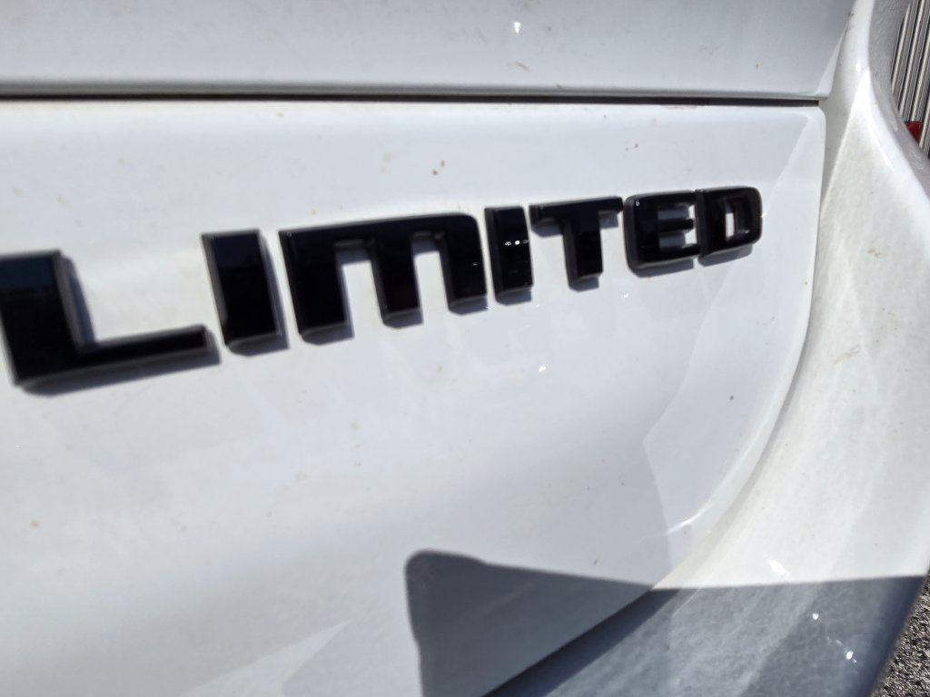 Used 2023 Jeep Grand Cherokee L Limited w/ Black Appearance Package AWD/4WD image 23
