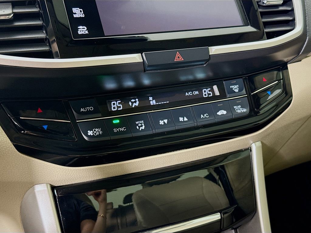 Used 2017 Honda Accord Touring image 18