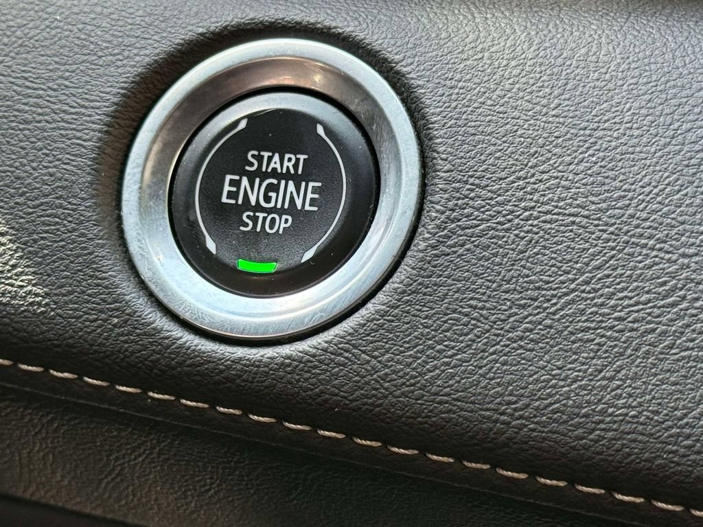 Used 2023 Cadillac Escalade ESV Premium Luxury AWD/4WD image 29