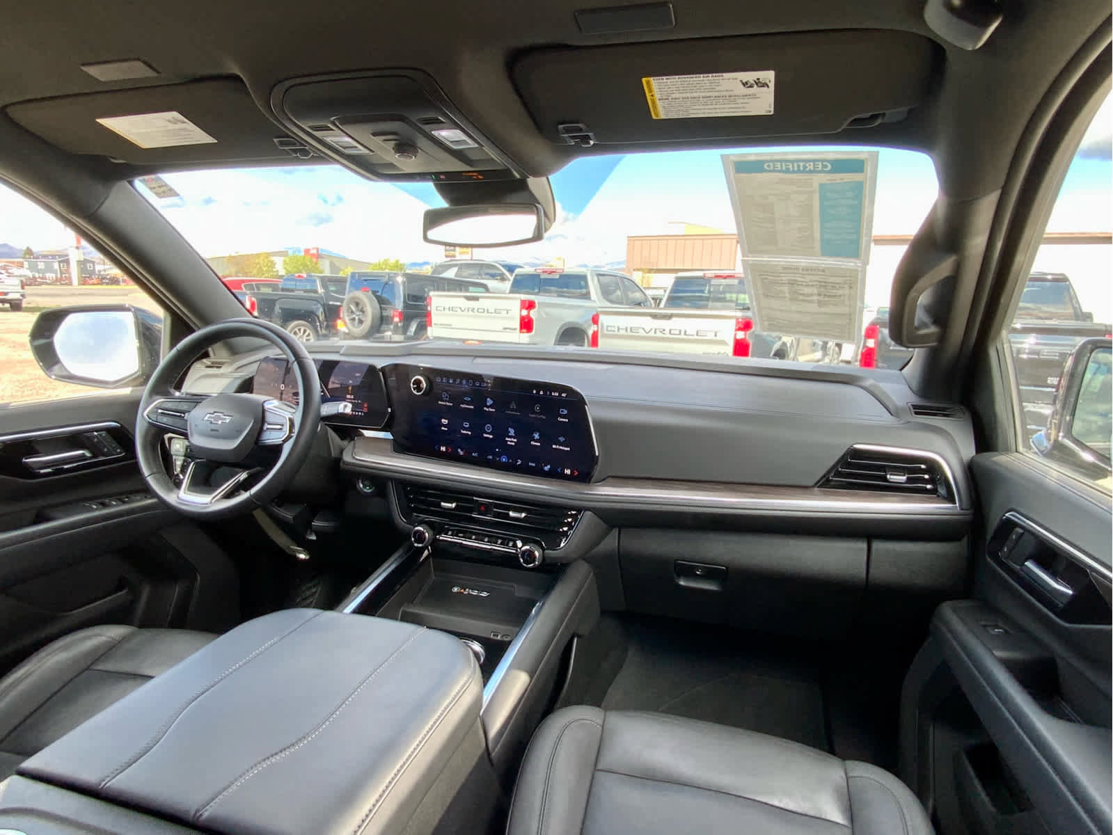 Used 2025 Chevrolet Suburban Z71 AWD/4WD image 32