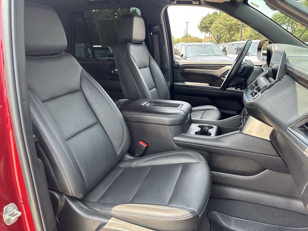 Used 2021 Chevrolet Tahoe Z71 w/ Luxury Package AWD/4WD image 24