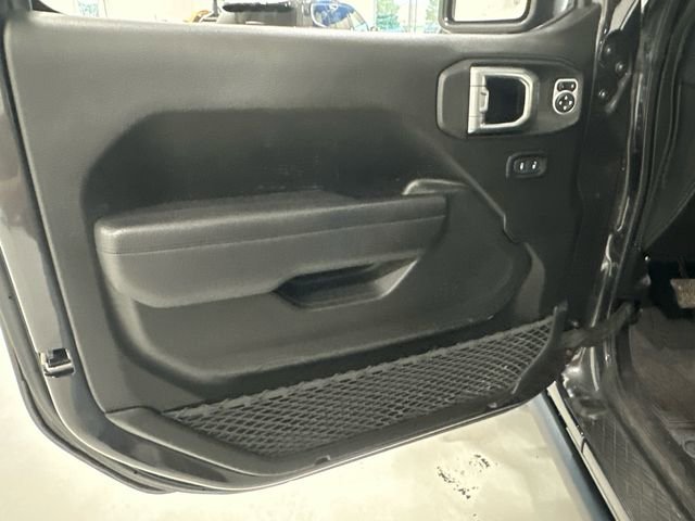 Used 2024 Jeep Wrangler Unlimited Rubicon w/ Dual Top Group AWD/4WD image 32