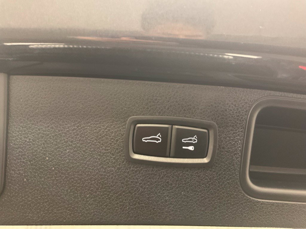 Used 2018 Porsche Macan AWD/4WD image 30