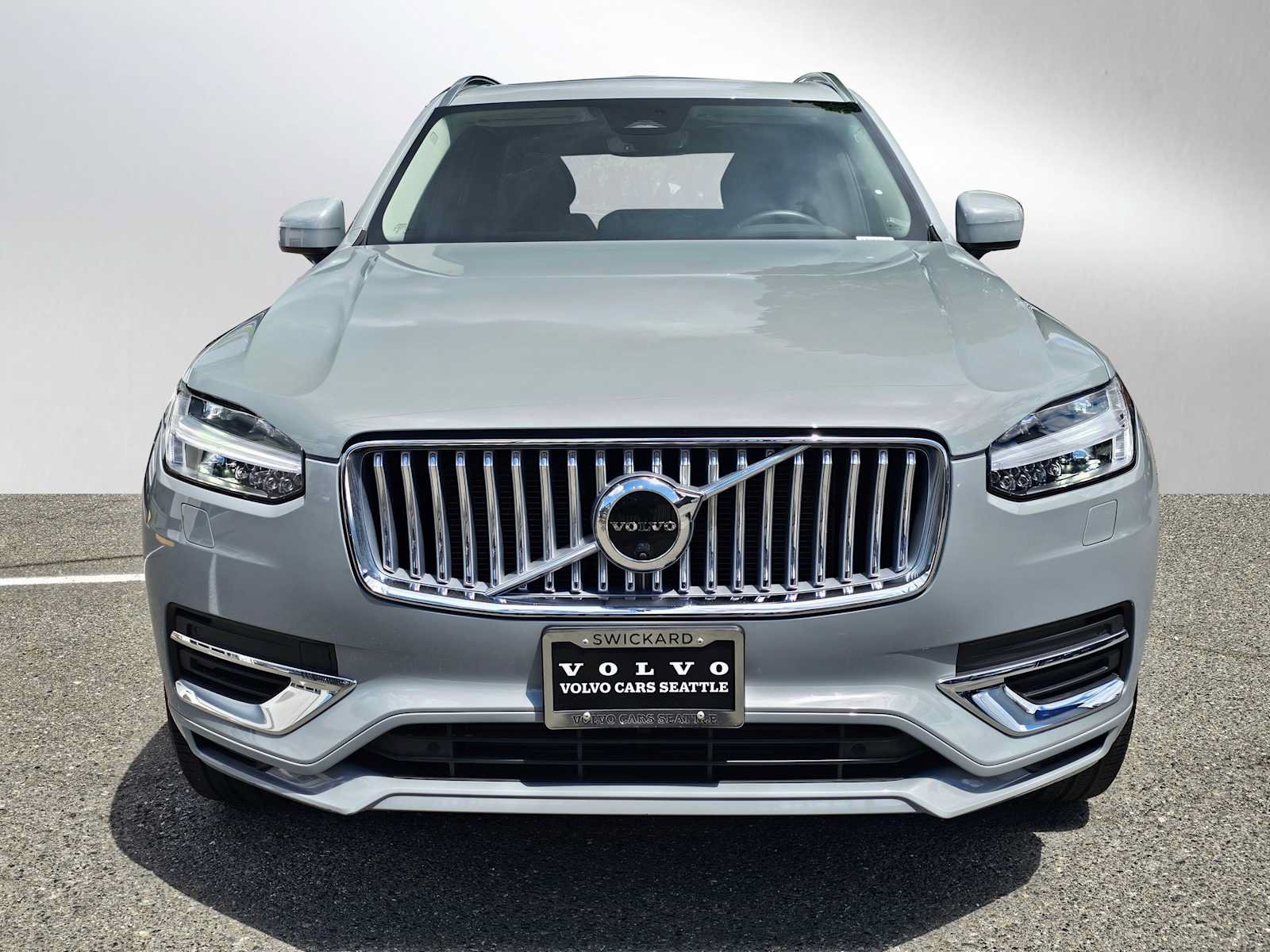 Certified 2025 Volvo XC90 T8 Plus w/ Protection Package Premier AWD/4WD image 8