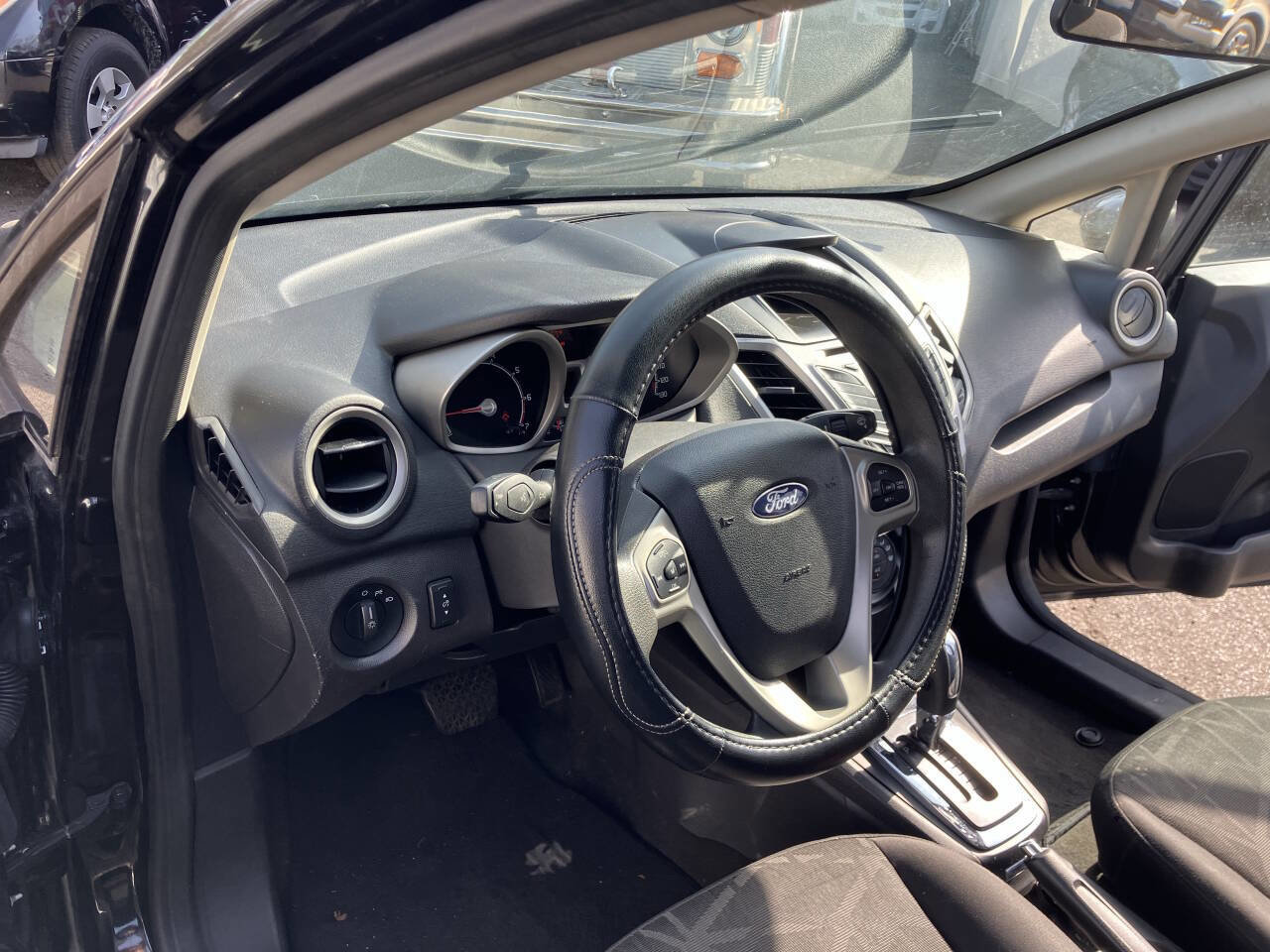 Used 2011 Ford Fiesta SE w/ 203A Rapid Spec Order Code image 18