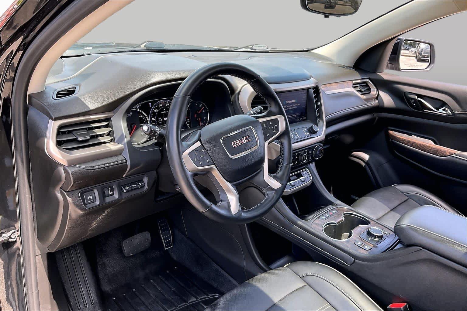 Used 2023 GMC Acadia Denali w/ Black Diamond Edition FWD image 17