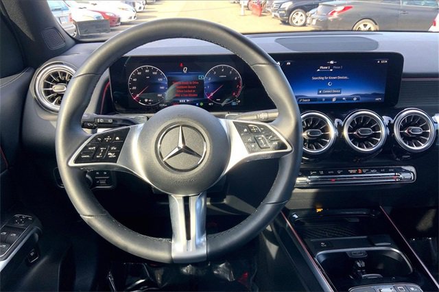 Used 2025 Mercedes-Benz GLB 250 4MATIC image 4