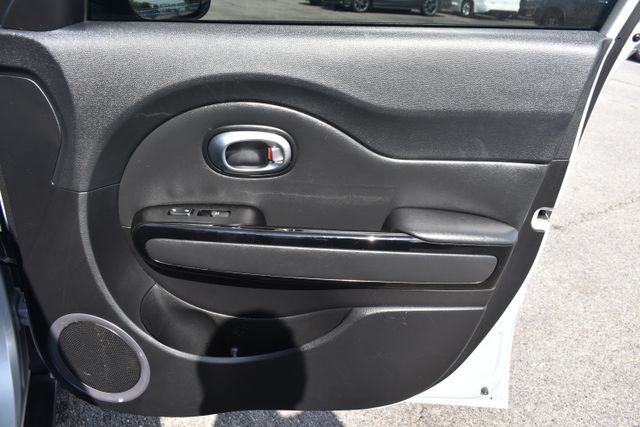 Used 2014 Kia Soul ! FWD image 35