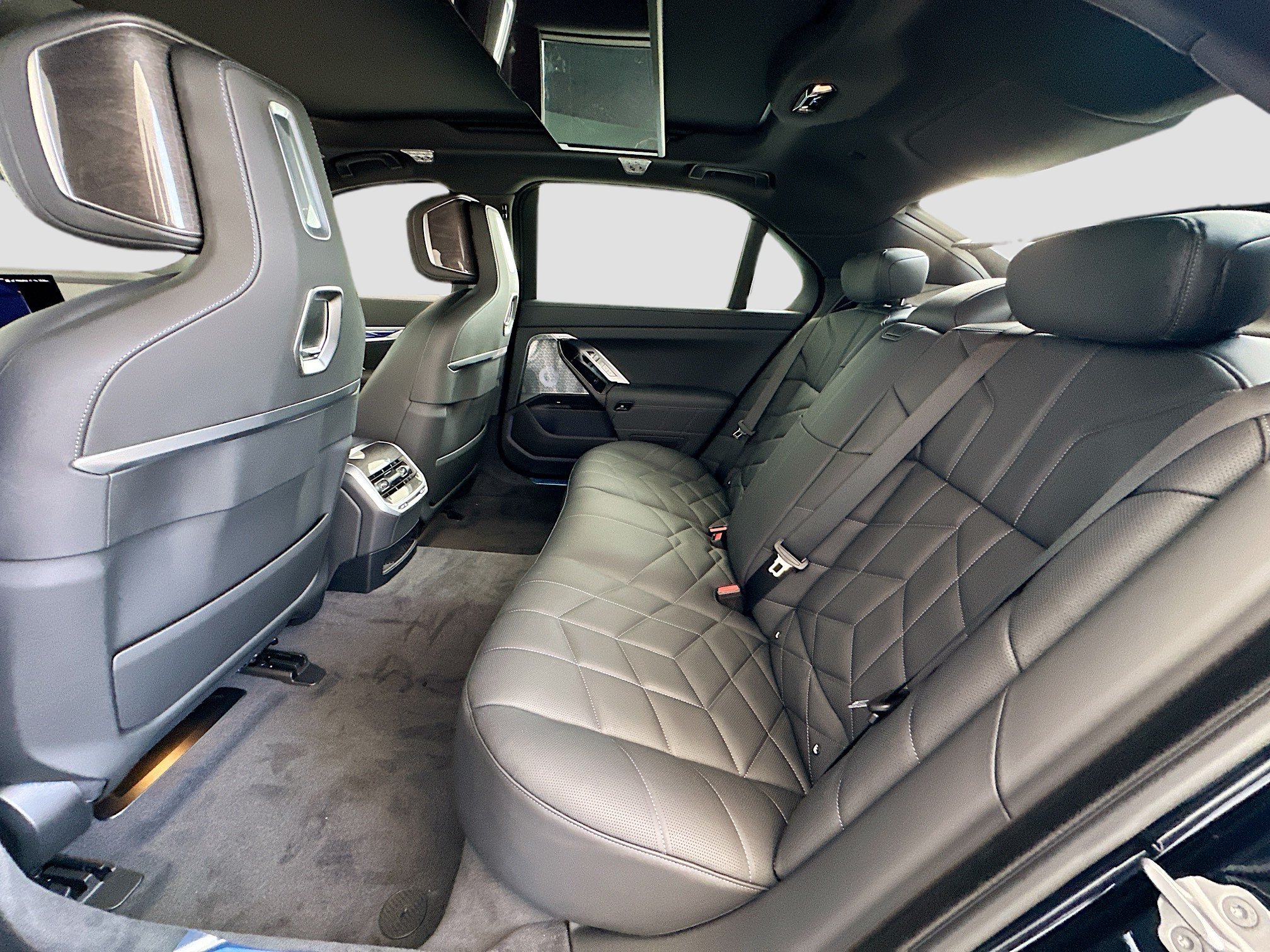 New 2026 BMW 760i xDrive w/ Executive Package AWD/4WD image 19