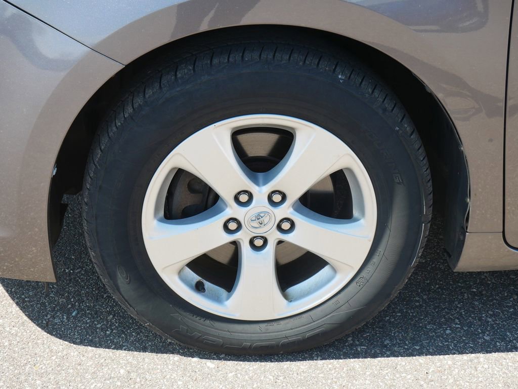 Used 2015 Toyota Sienna LE image 9