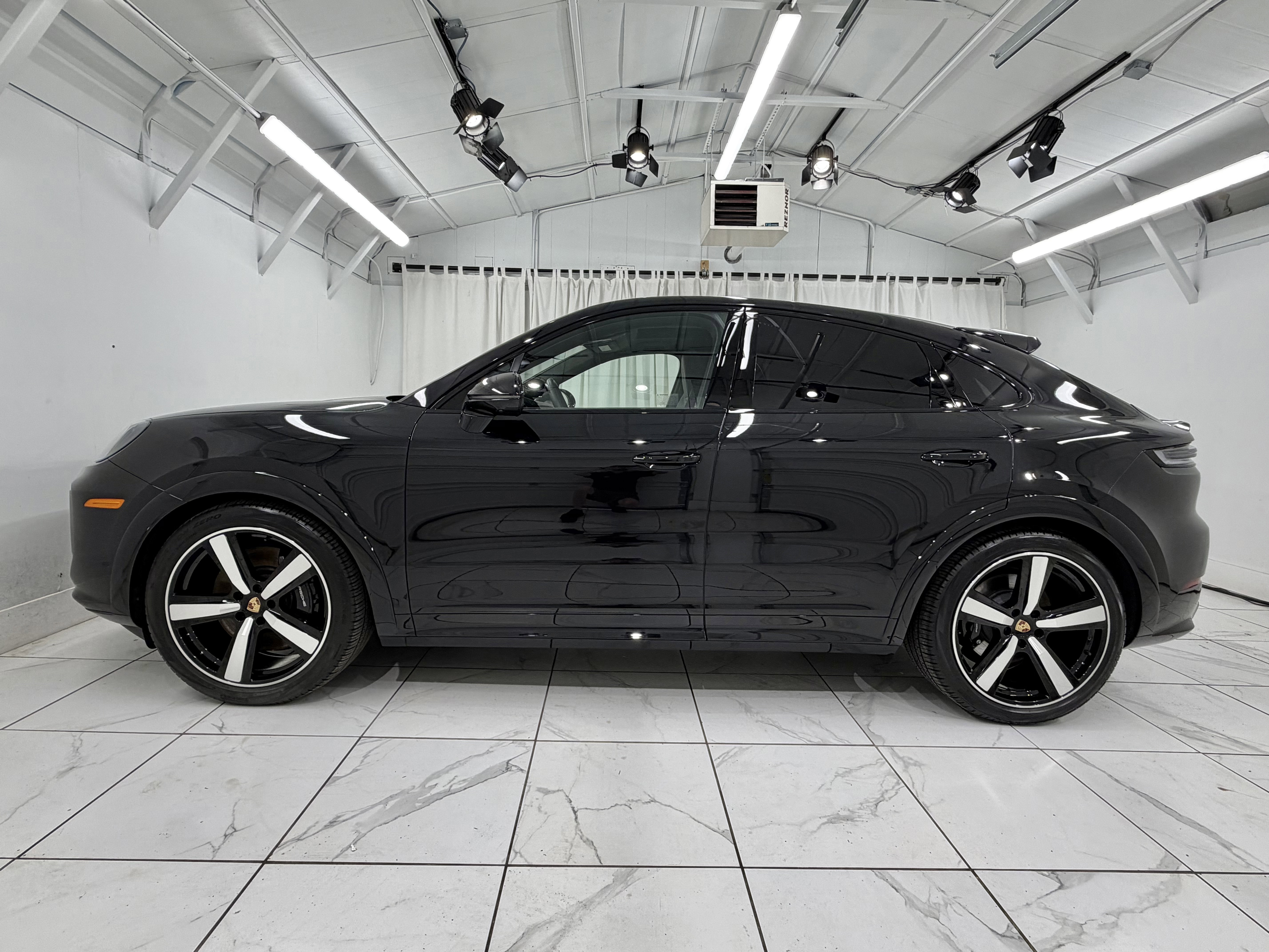 Certified 2025 Porsche Cayenne GTS image 2