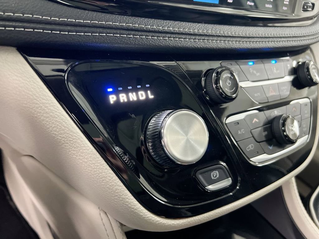 Used 2023 Chrysler Pacifica Limited FWD image 18