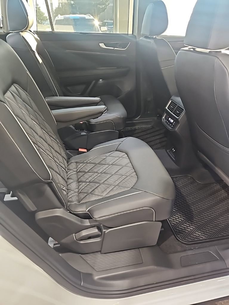 New 2026 Volkswagen Atlas SEL Premium R-Line image 18
