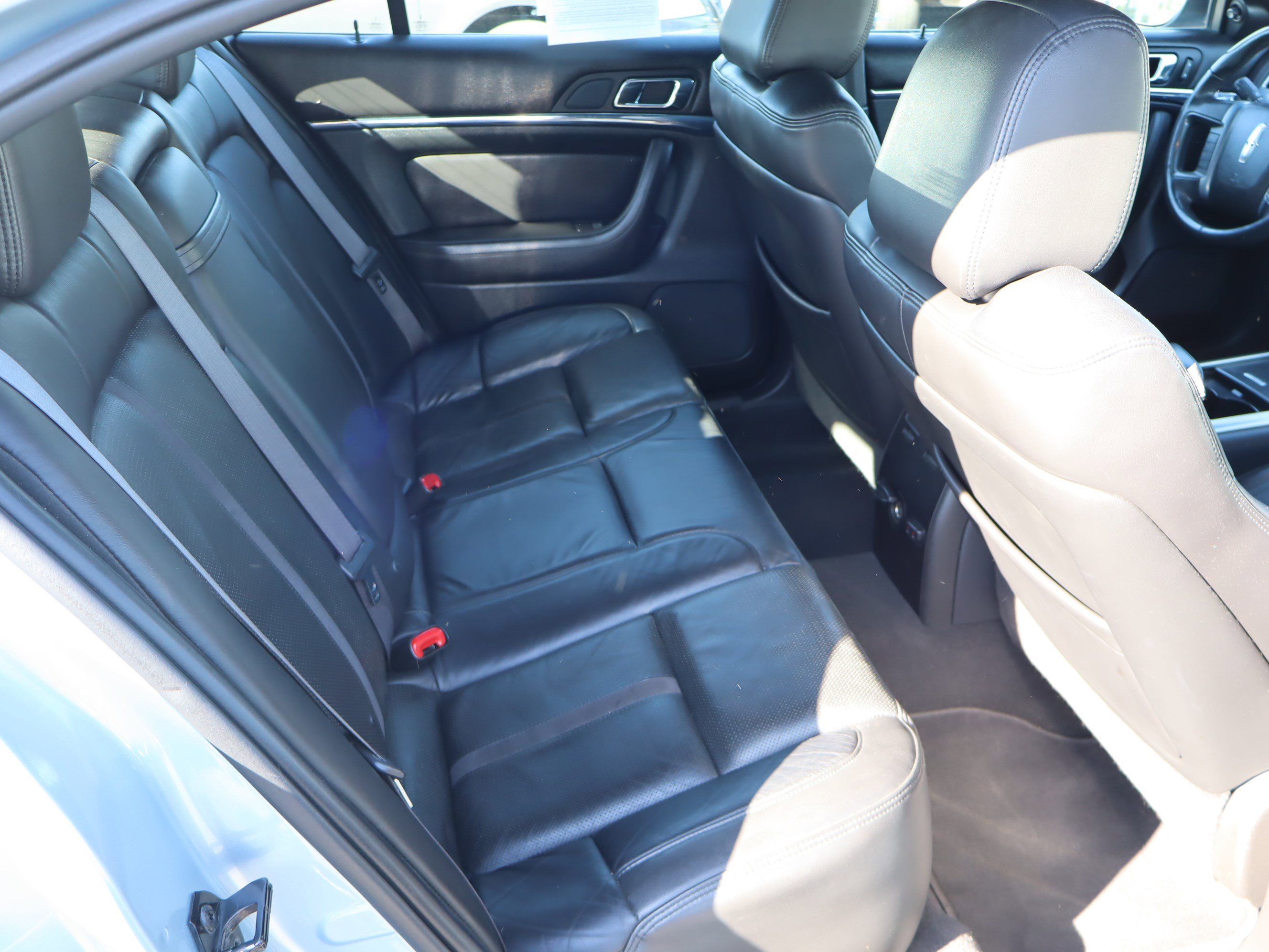 Used 2009 Lincoln MKS image 34
