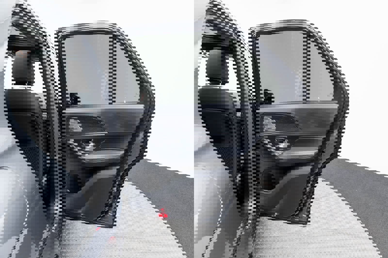 Used 2025 Mercedes-Benz GLE 450e 4MATIC w/ Driver Assistance Package image 41