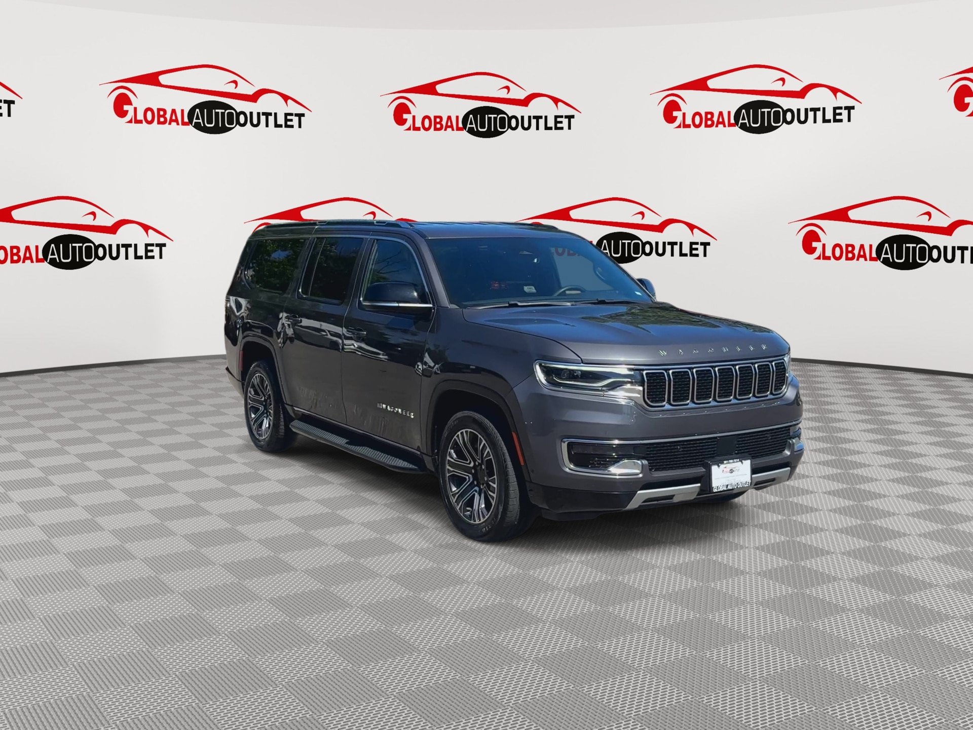 Used 2024 Jeep Wagoneer L Series II w/ Flexible Seating Group AWD/4WD image 2