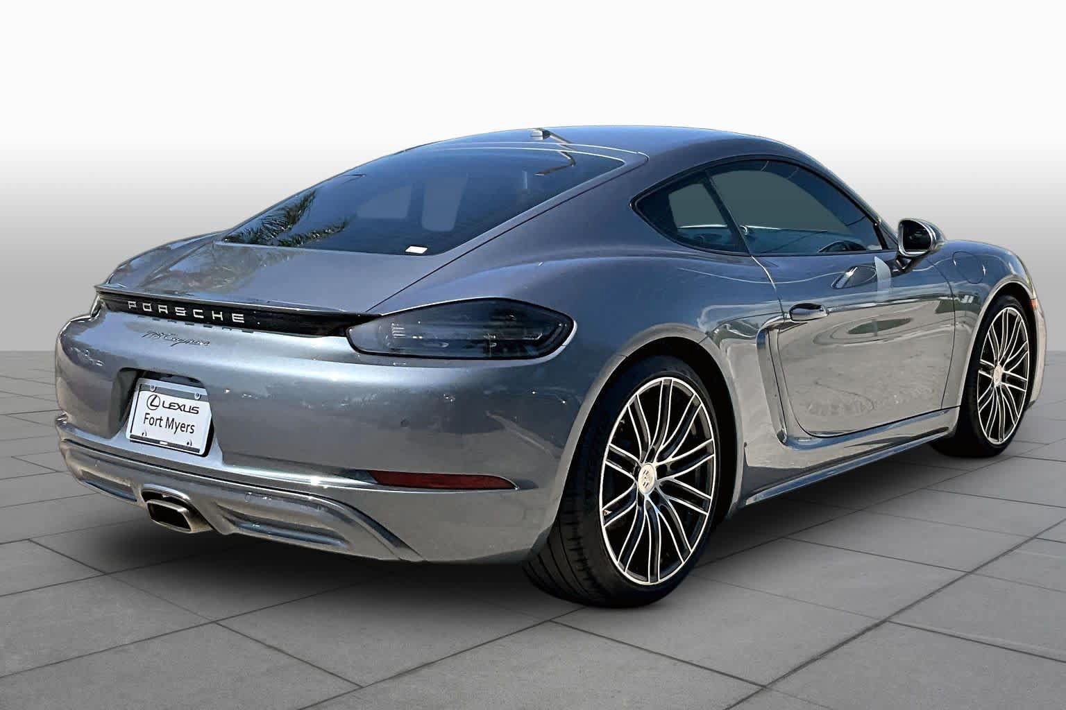 Used 2025 Porsche 718 Cayman RWD image 13