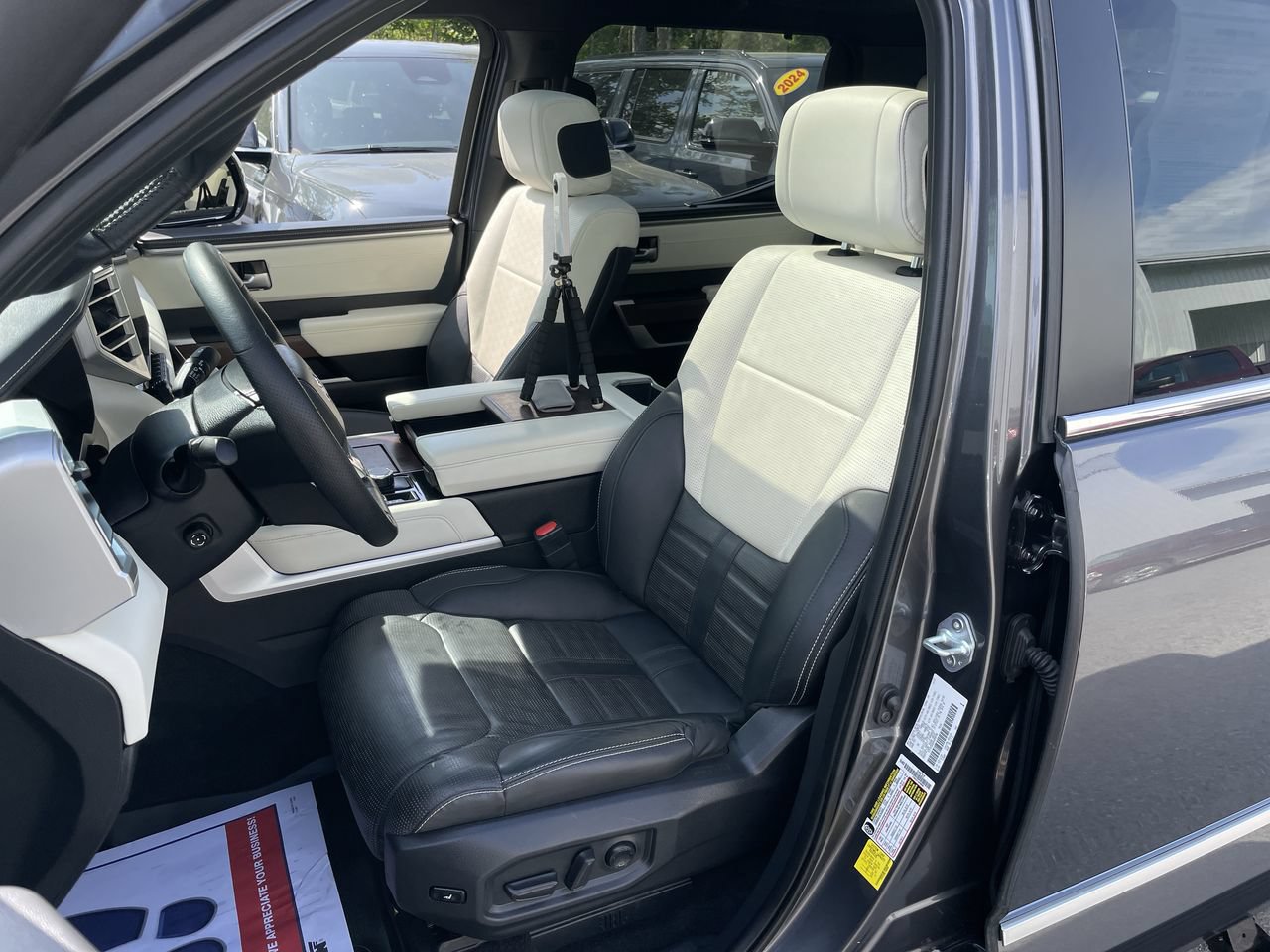 Used 2024 Toyota Tundra Capstone AWD/4WD image 27