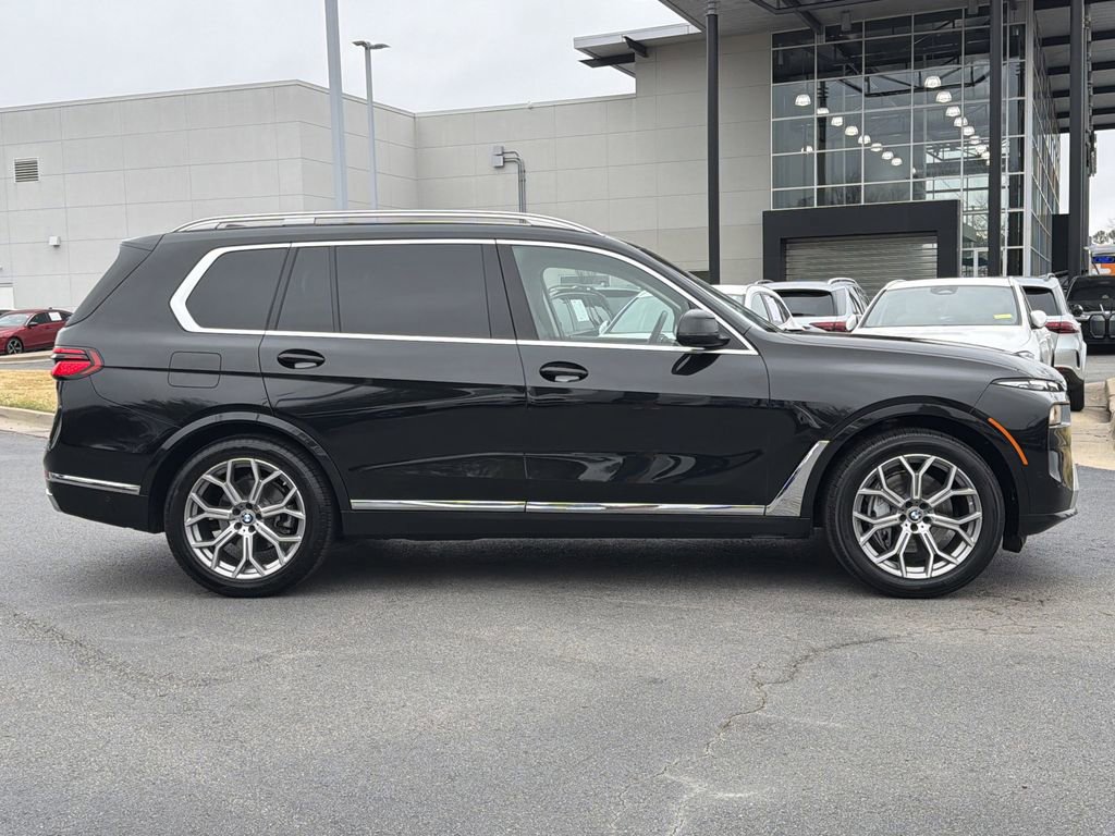 Used 2025 BMW X7 xDrive40i w/ Premium Package image 2