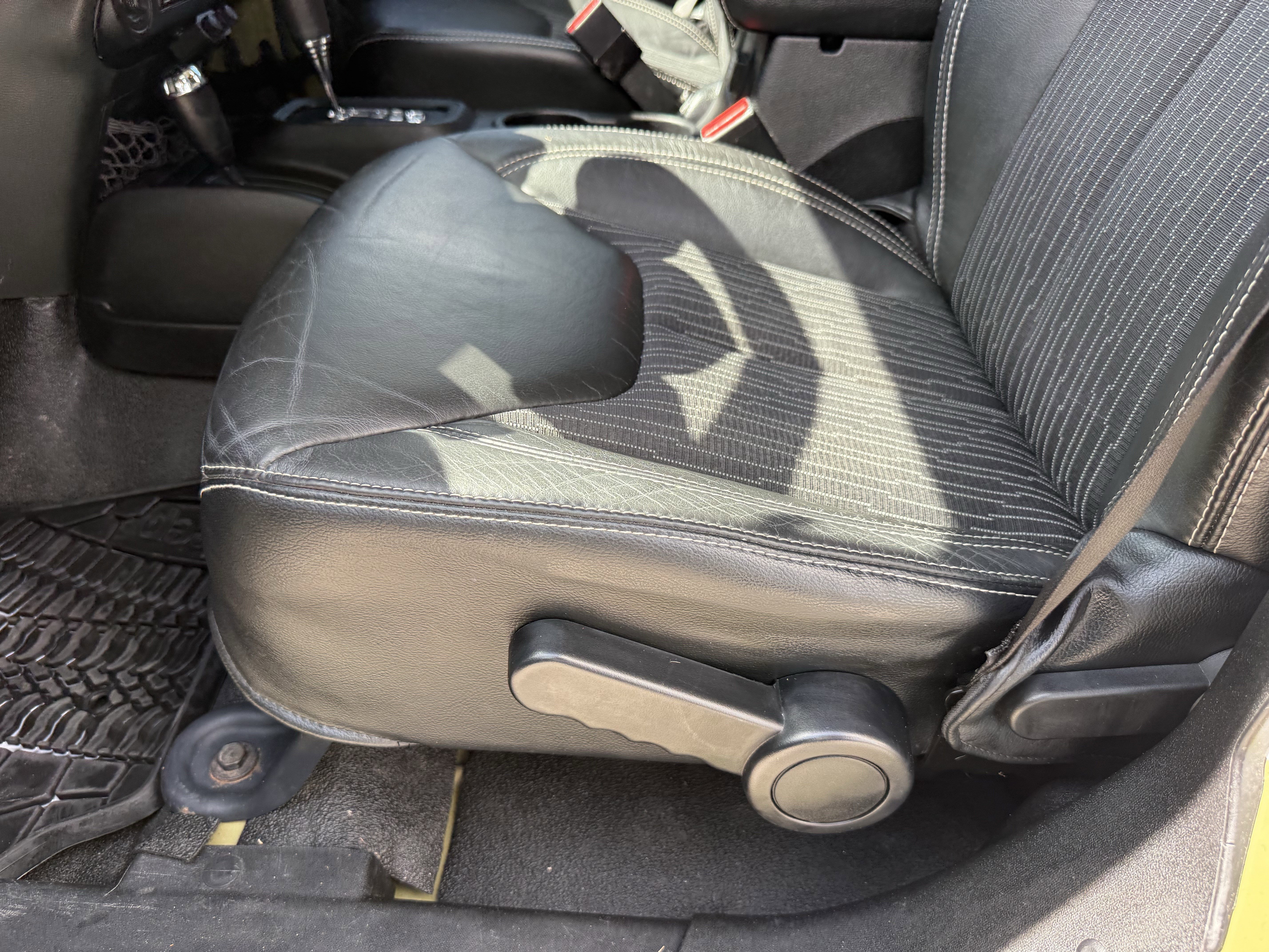 Used 2013 Jeep Wrangler Freedom Edition image 26