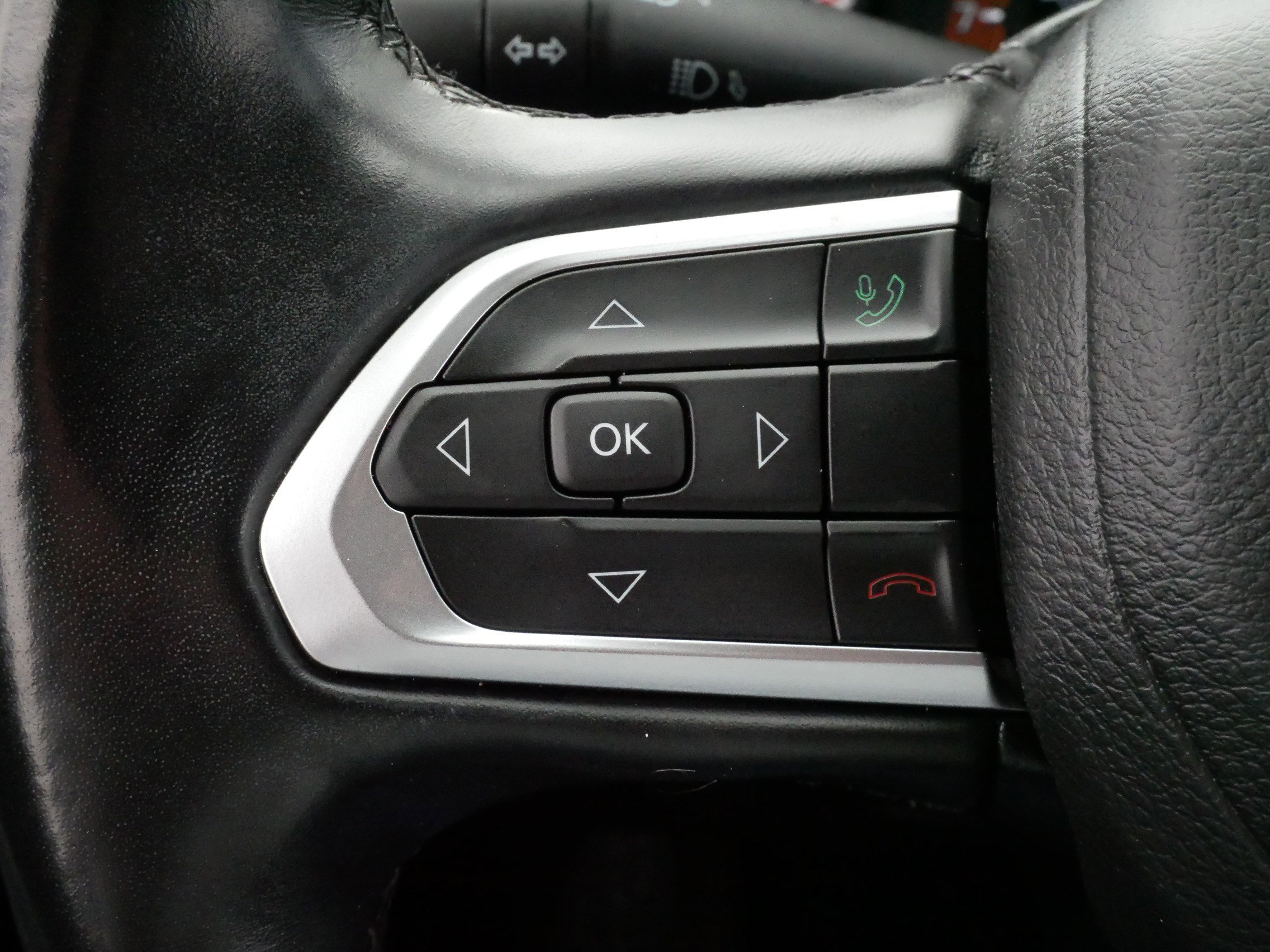 Used 2022 Jeep Compass Latitude w/ Sun and Sound Group AWD/4WD image 26