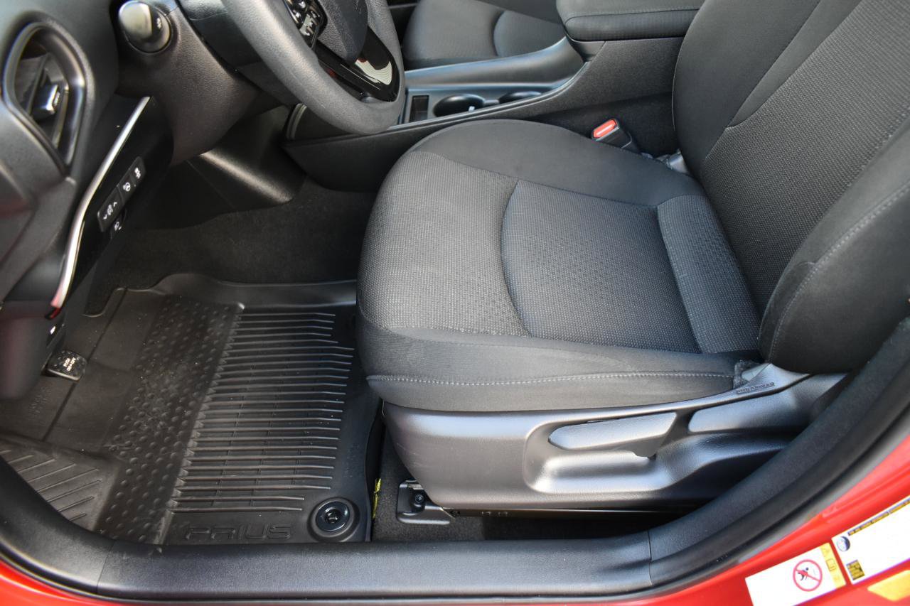 Used 2022 Toyota Prius LE FWD image 27