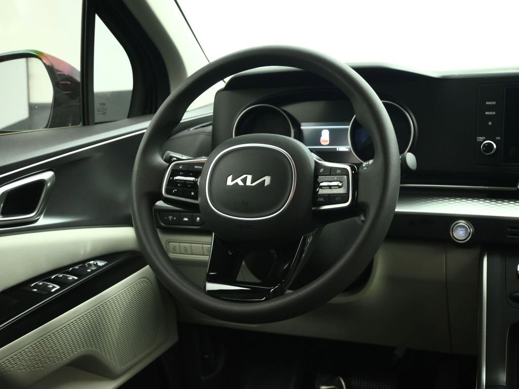 Used 2024 Kia Carnival LX image 39