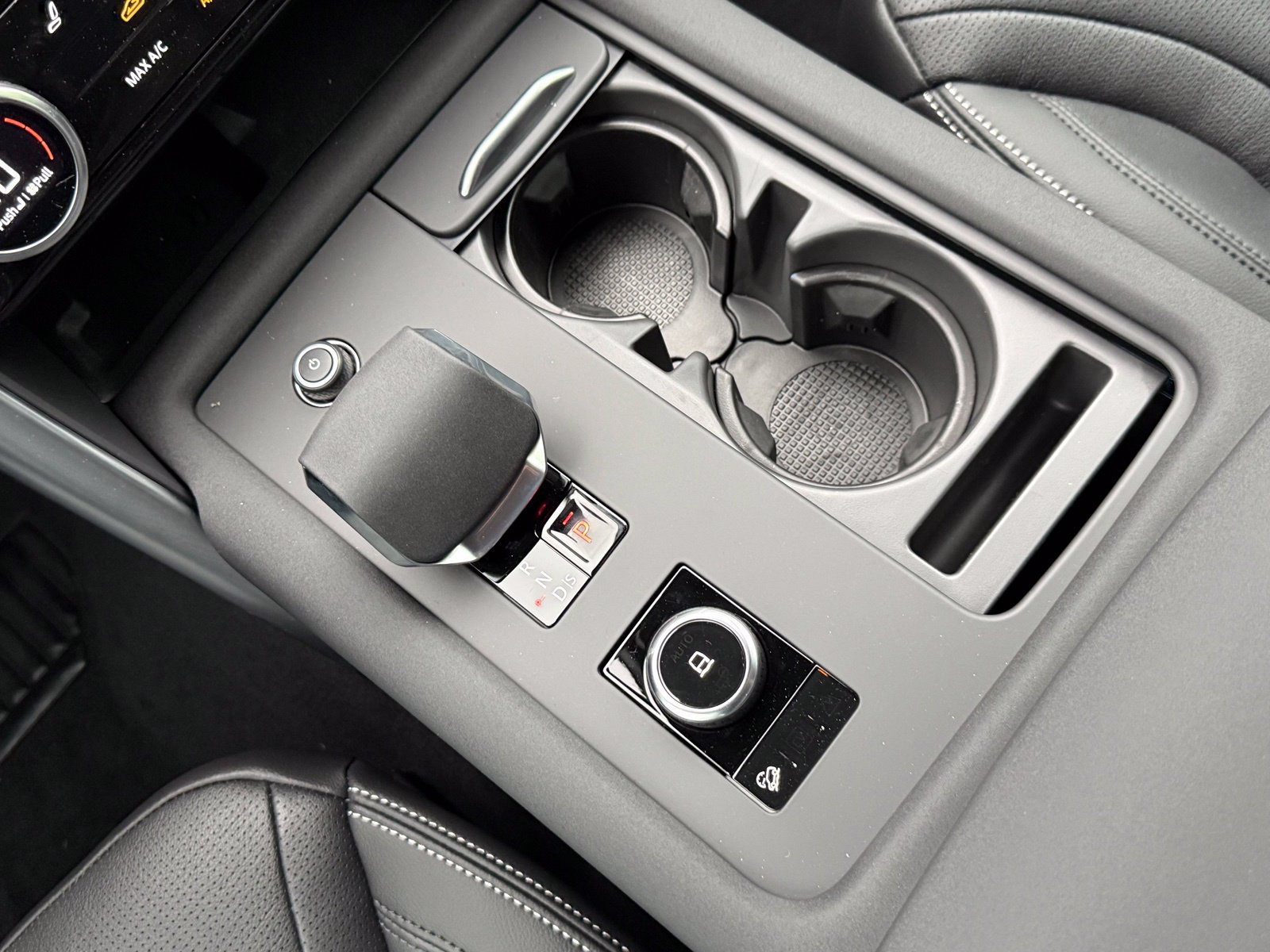 New 2026 Land Rover Discovery S AWD/4WD image 32