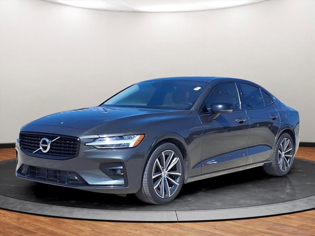 Used 2021 Volvo S60 T5 Momentum image 1