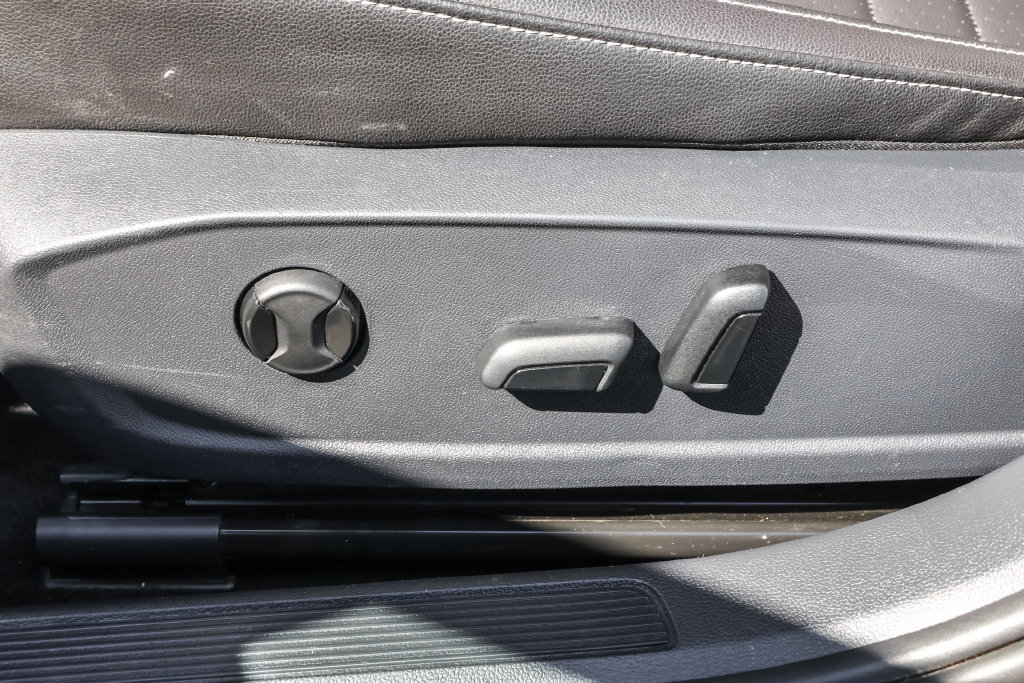 Certified 2024 Volkswagen Jetta SE FWD image 8