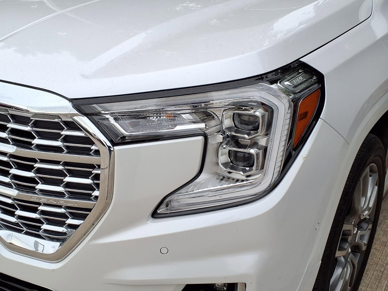 Used 2024 GMC Terrain Denali w/ Denali Premium Package image 8