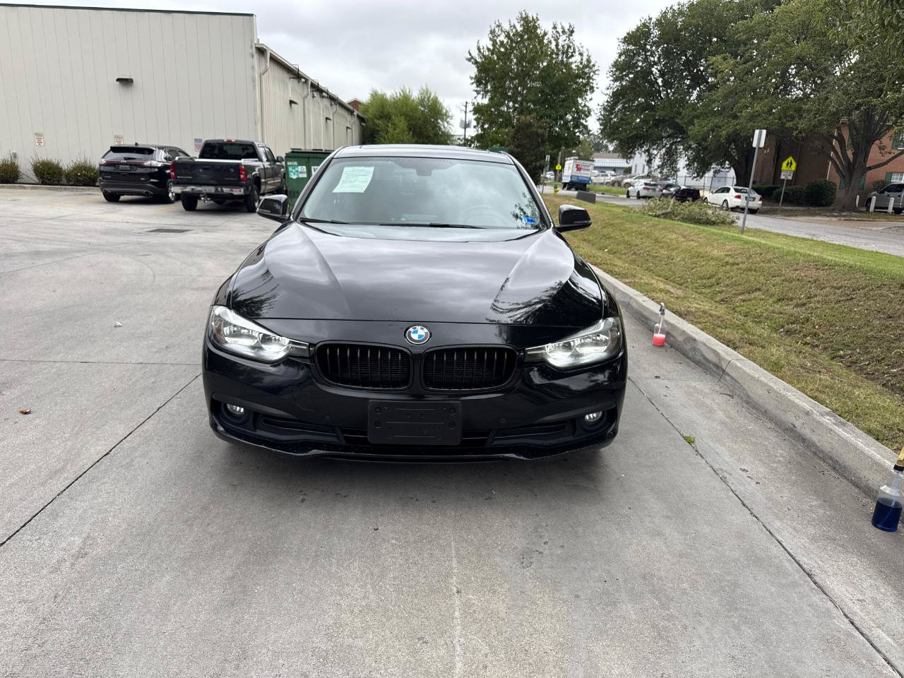 Used 2017 BMW 320i xDrive Sedan AWD/4WD image 5